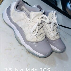 Jordan Kids Sneakers in White & Light Gray